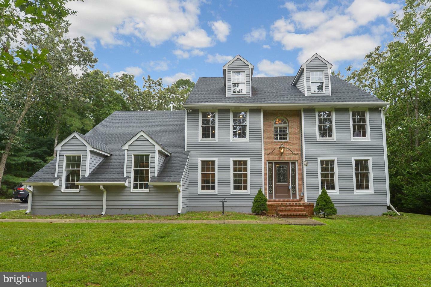 Property Photo:  21 Foxhill Drive  NJ 08088 