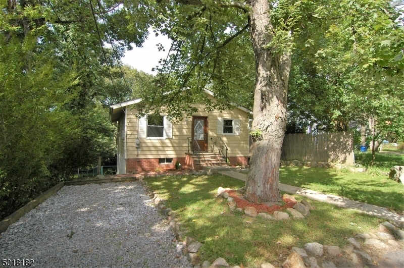 Property Photo:  6 Skidmore Trl  NJ 07843 