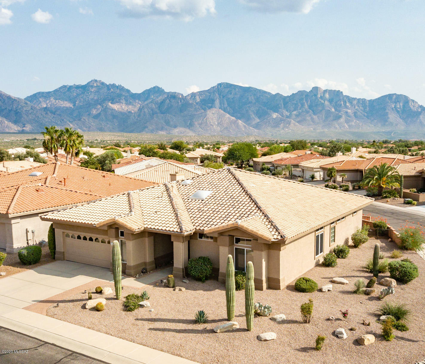 Property Photo: 1654 E Crown Ridge Way AZ 85755