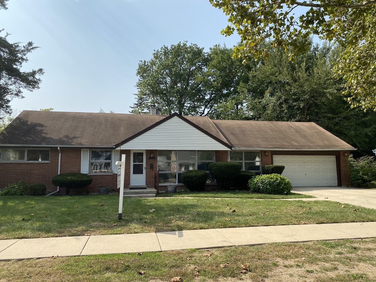 Property Photo:  1010 Newcastle Avenue  IL 60154 