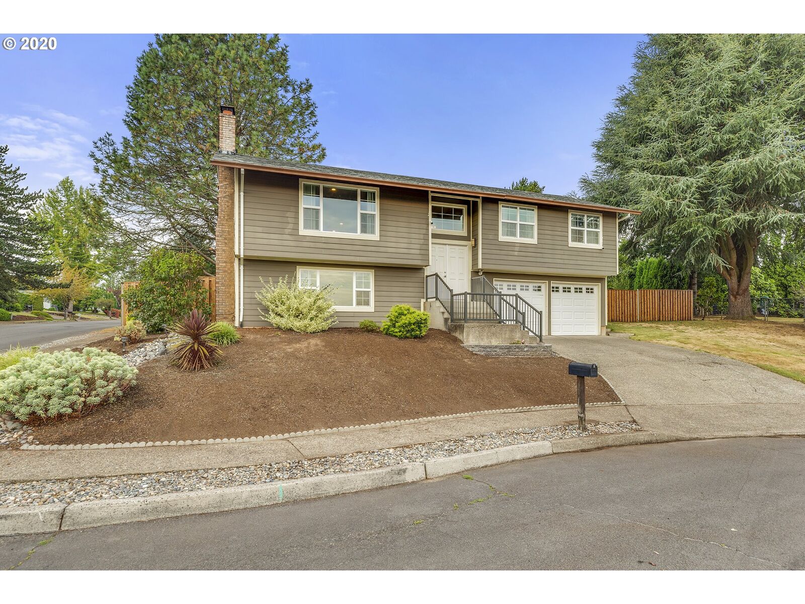 Property Photo:  3197 SW 23rd St  OR 97080 