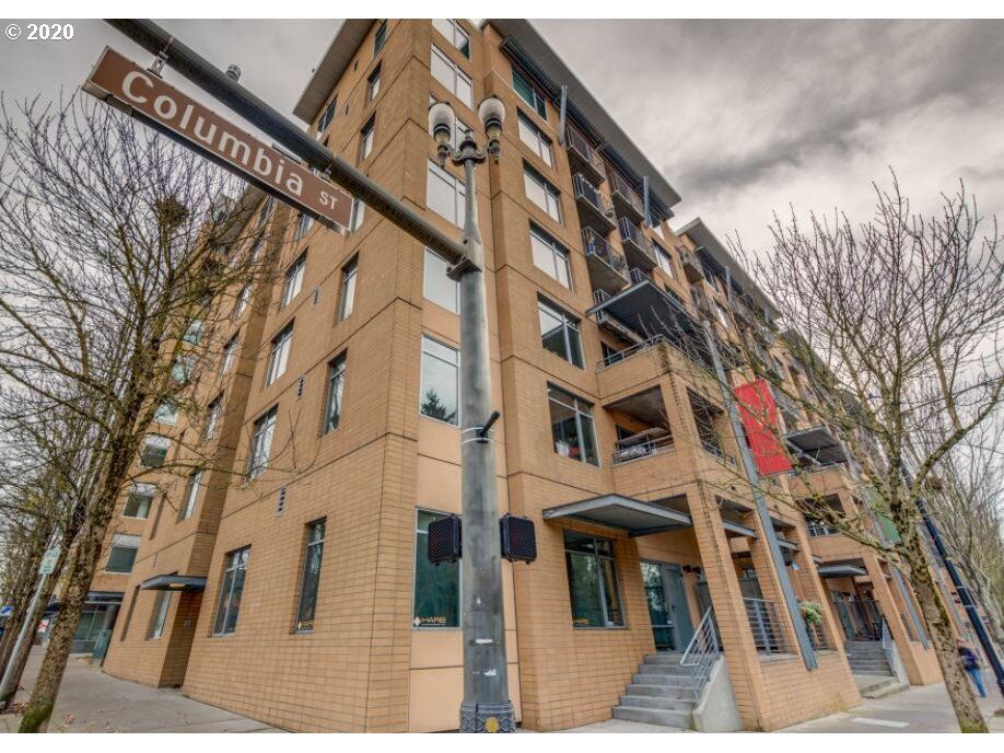 Property Photo: 701 Columbia St 512 WA 98660