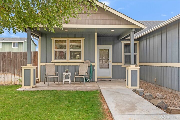 Property Photo:  602 N Florida Street  WA 98837 