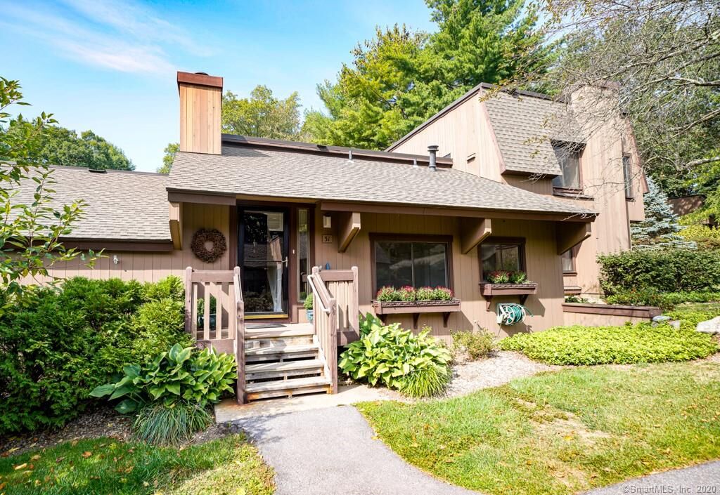 Property Photo:  31 Canterbury Lane 31  CT 06001 