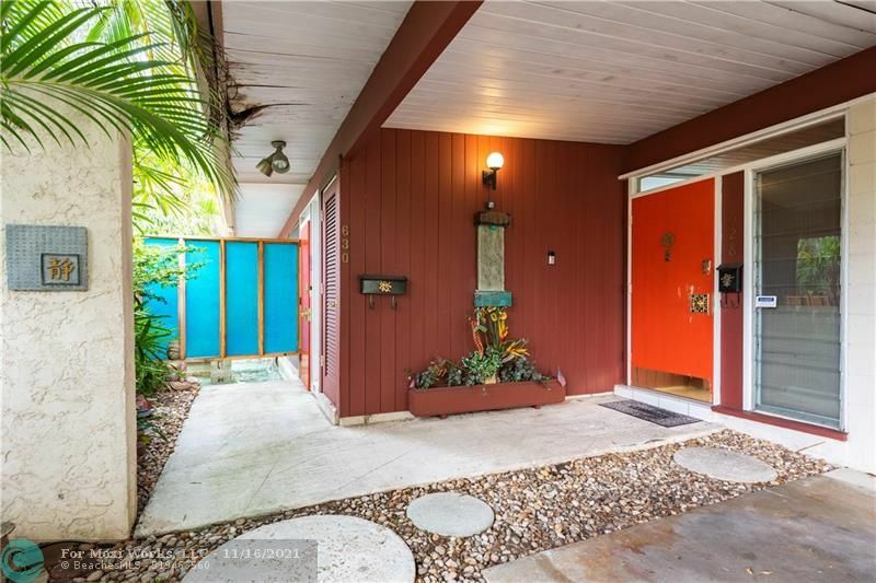 Property Photo:  630 NE 14th Ave  FL 33304 