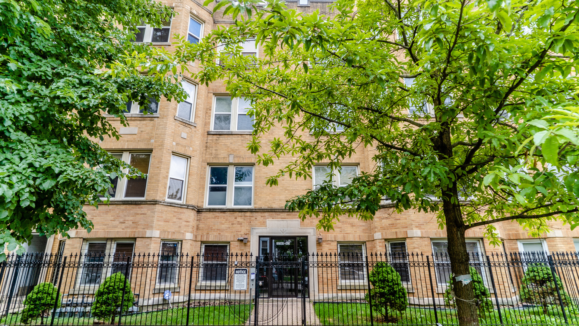 Property Photo:  3561 W Lyndale Street 3E  IL 60647 