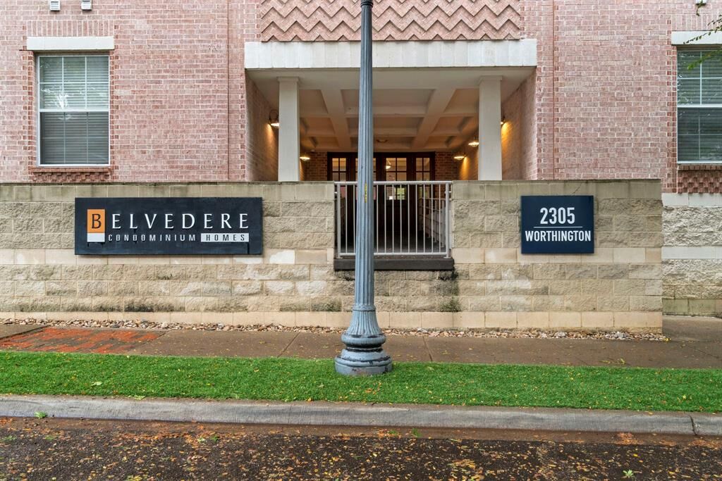 Property Photo: 2305 Worthington Street 207 TX 75204