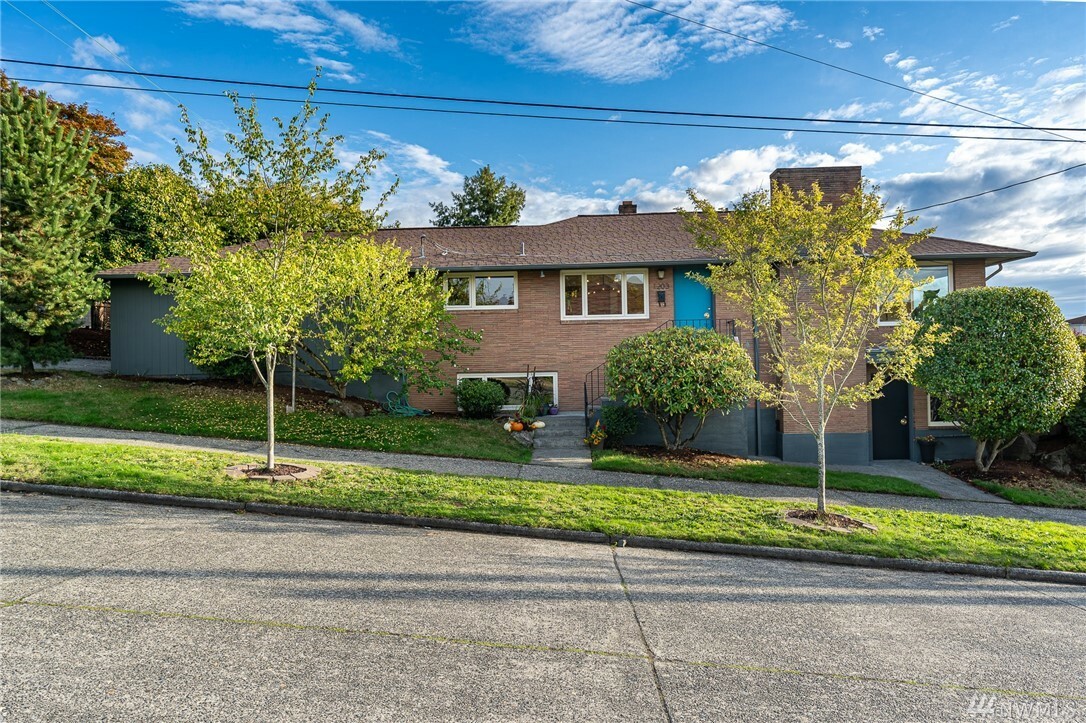 Property Photo:  1203 S Nevada St  WA 98108 