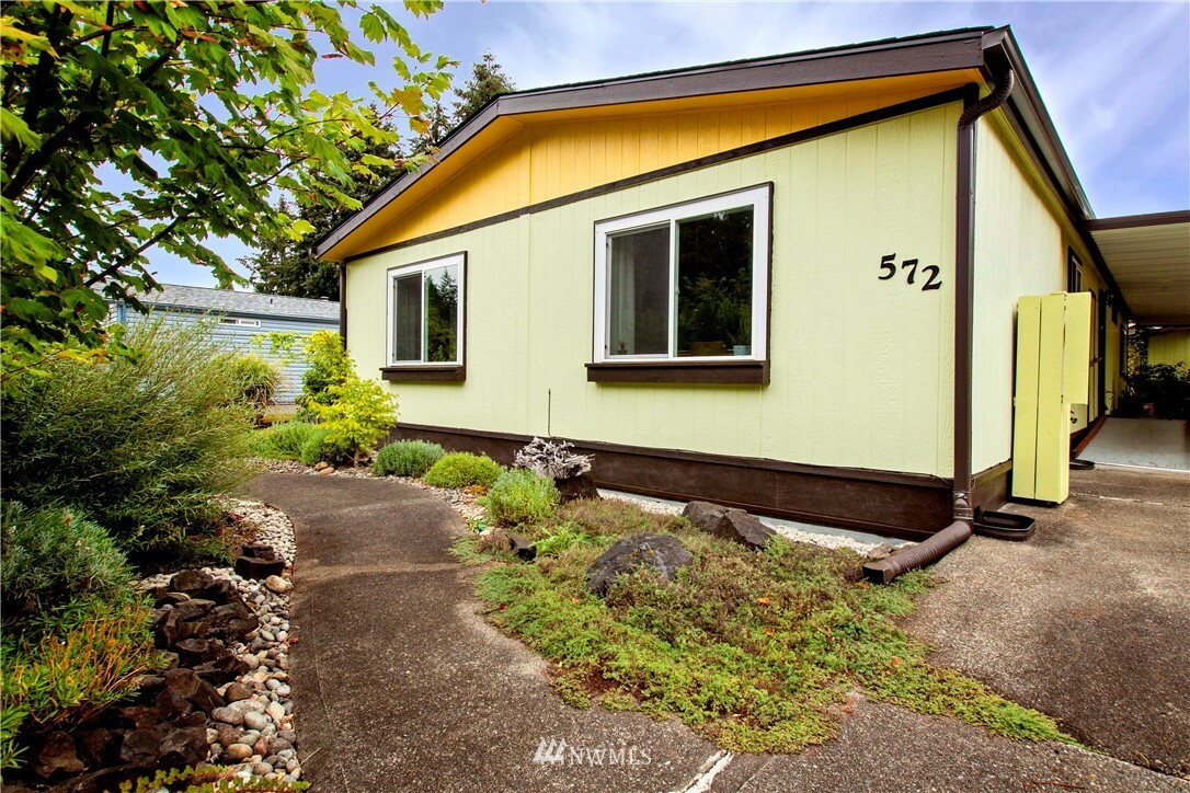 Property Photo:  572 Glenalda Court SE  WA 98503 