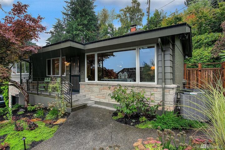 839 W Etruria St  Seattle WA 98119 photo