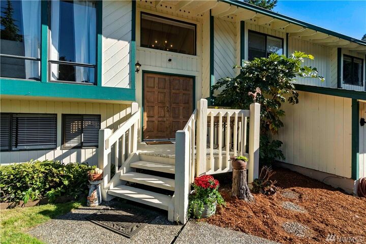 Property Photo:  26922  Saxon Court  WA 98032 