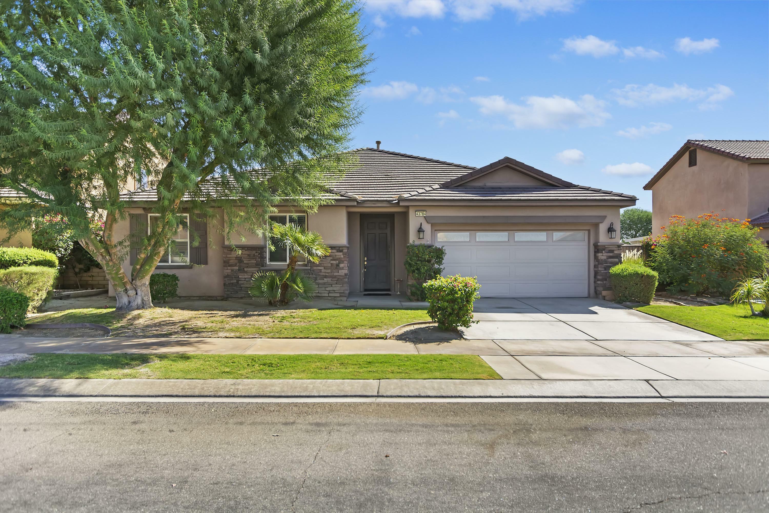 Property Photo:  43784 Riunione Place  CA 92203 