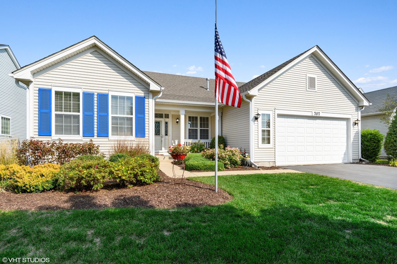 Property Photo: 707 Bohannon Circle IL 60543