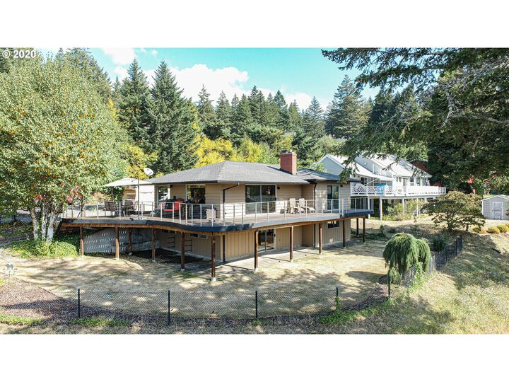 250 NE Ridgecrest Dr  Stevenson WA 98648 photo