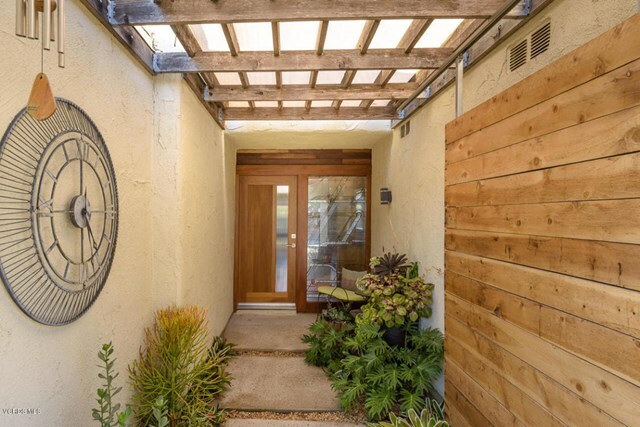 Property Photo:  661 Racquet Club Lane  CA 91360 