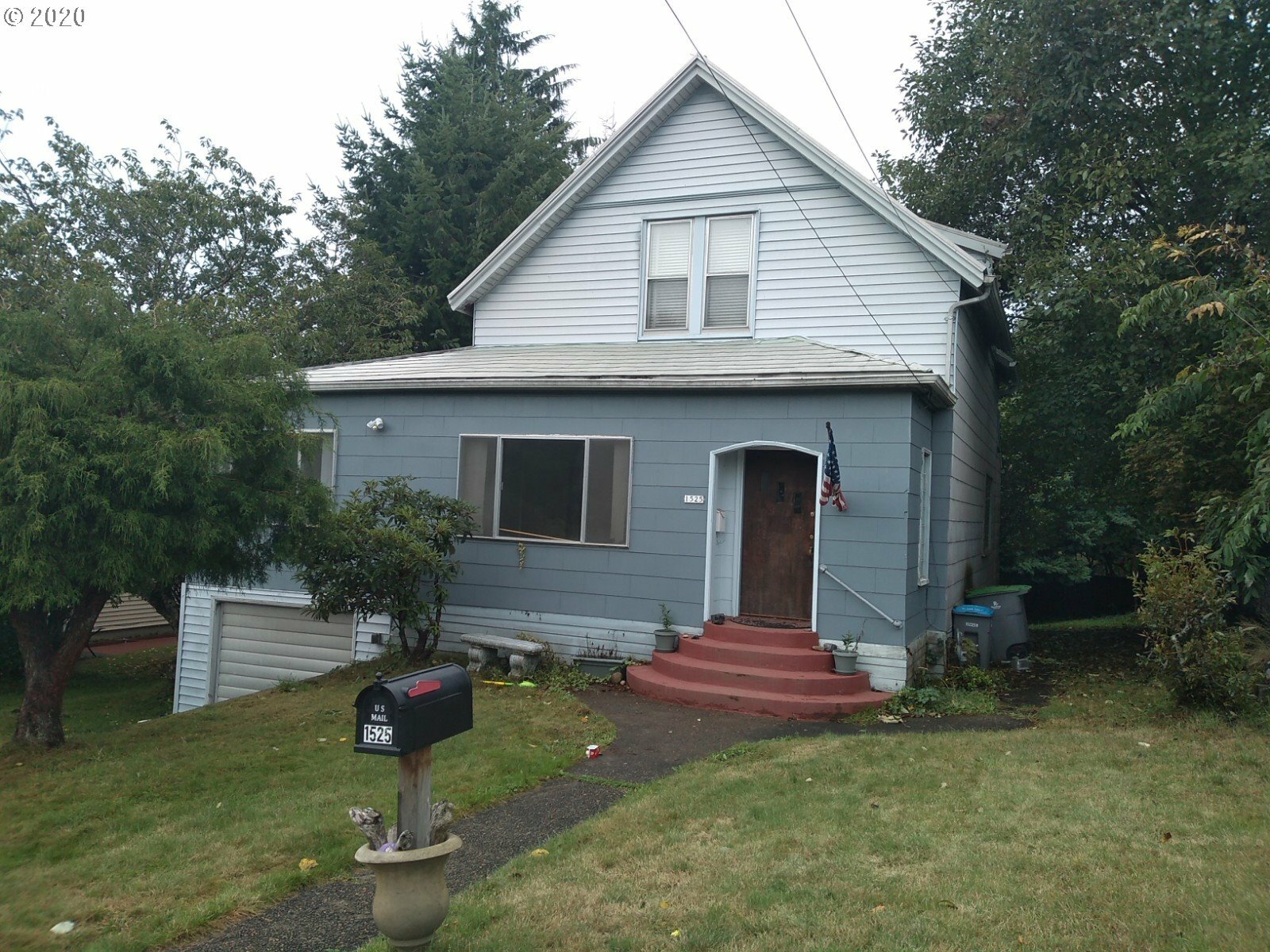 Property Photo:  1525 6th St  OR 97103 