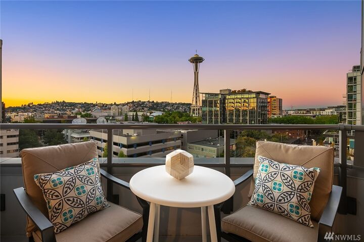 Property Photo:  2621  2nd Avenue 1104  WA 98121 