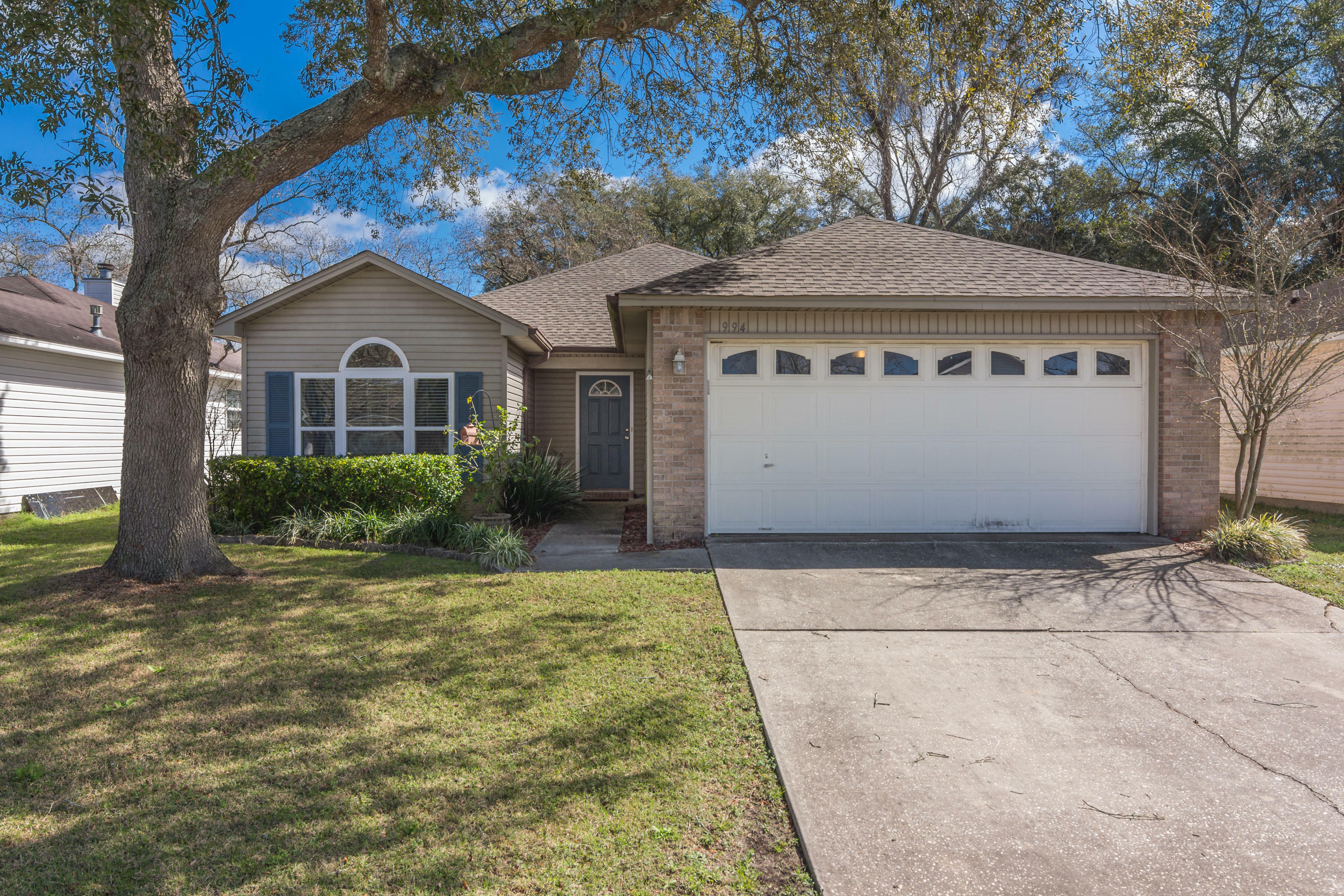 Property Photo:  994 John Wayne Circle  FL 32547 