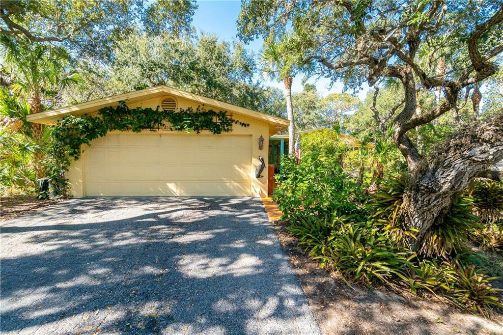 Property Photo:  4000 Bay Oaks Circle  FL 34223 