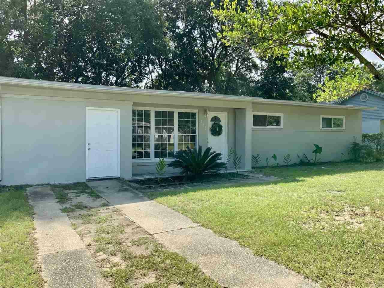 Property Photo:  205 Berkley Dr  FL 32503 