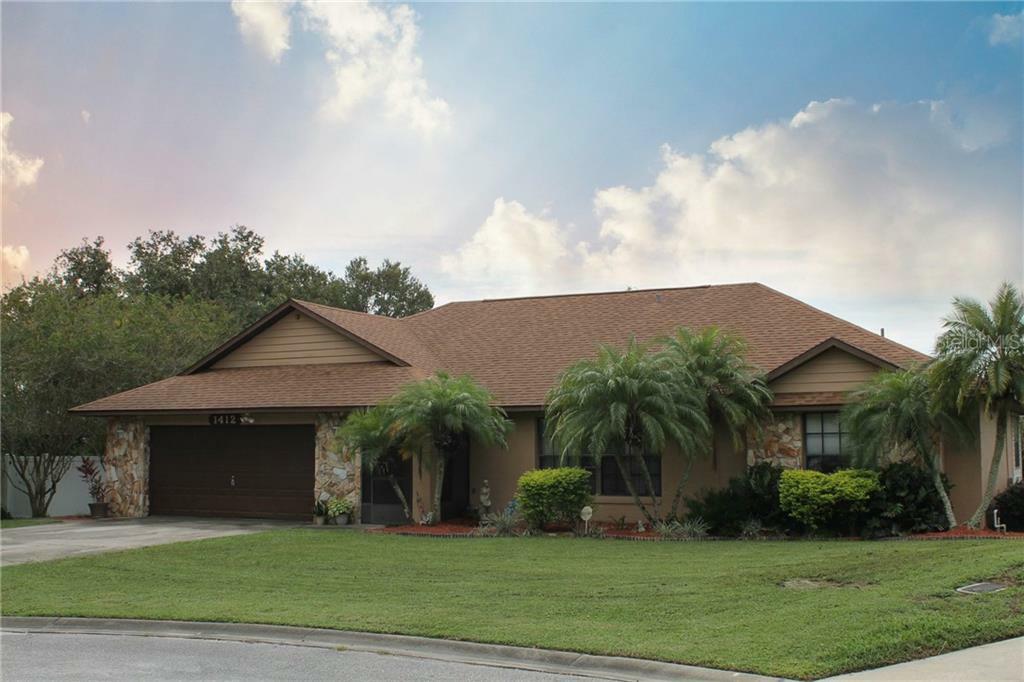 Property Photo: 1412 Covington Court FL 33853
