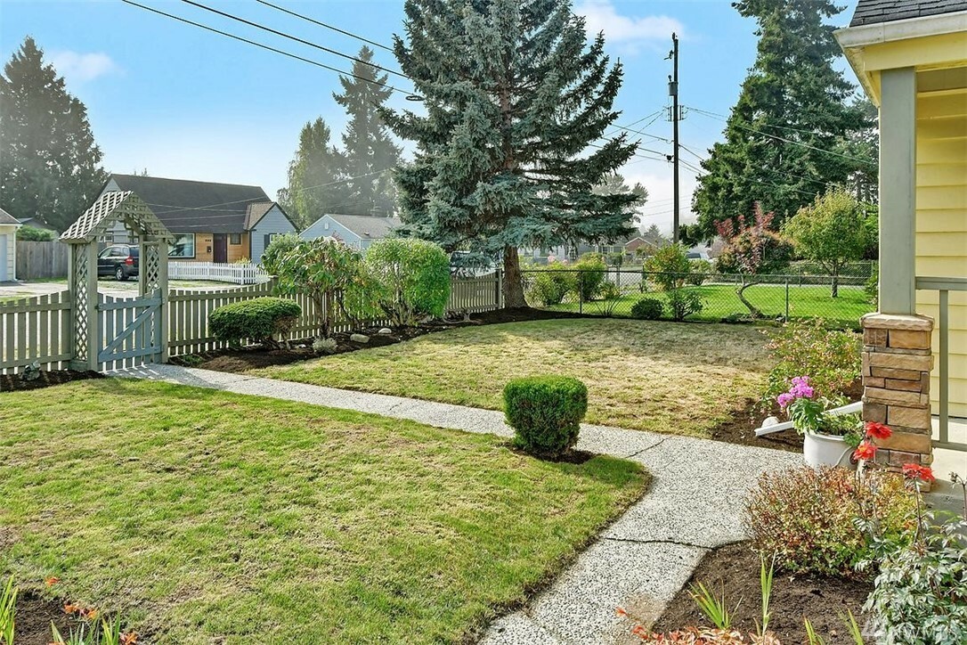 Property Photo:  624 SW 137th St  WA 98166 