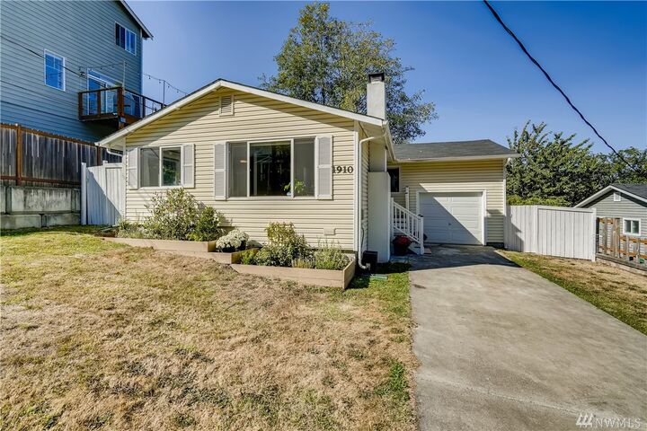 Property Photo: 1910 SW Brandon St WA 98106