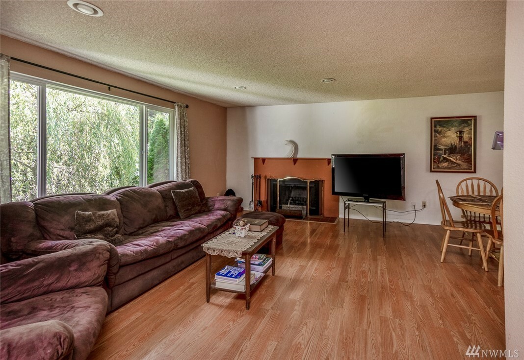 Property Photo:  717 N 184th St  WA 98133 