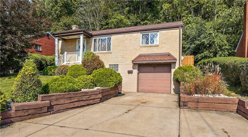 Property Photo: 992 Diane Dr PA 15137