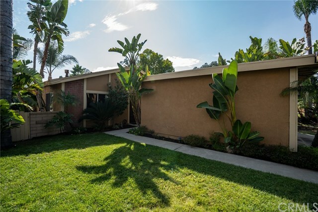 Property Photo:  27082 Sombras  CA 92692 