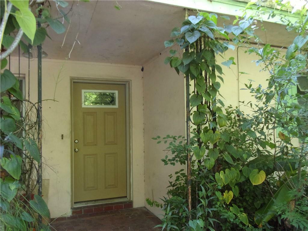 Property Photo:  1406 S Keene Road  FL 33756 