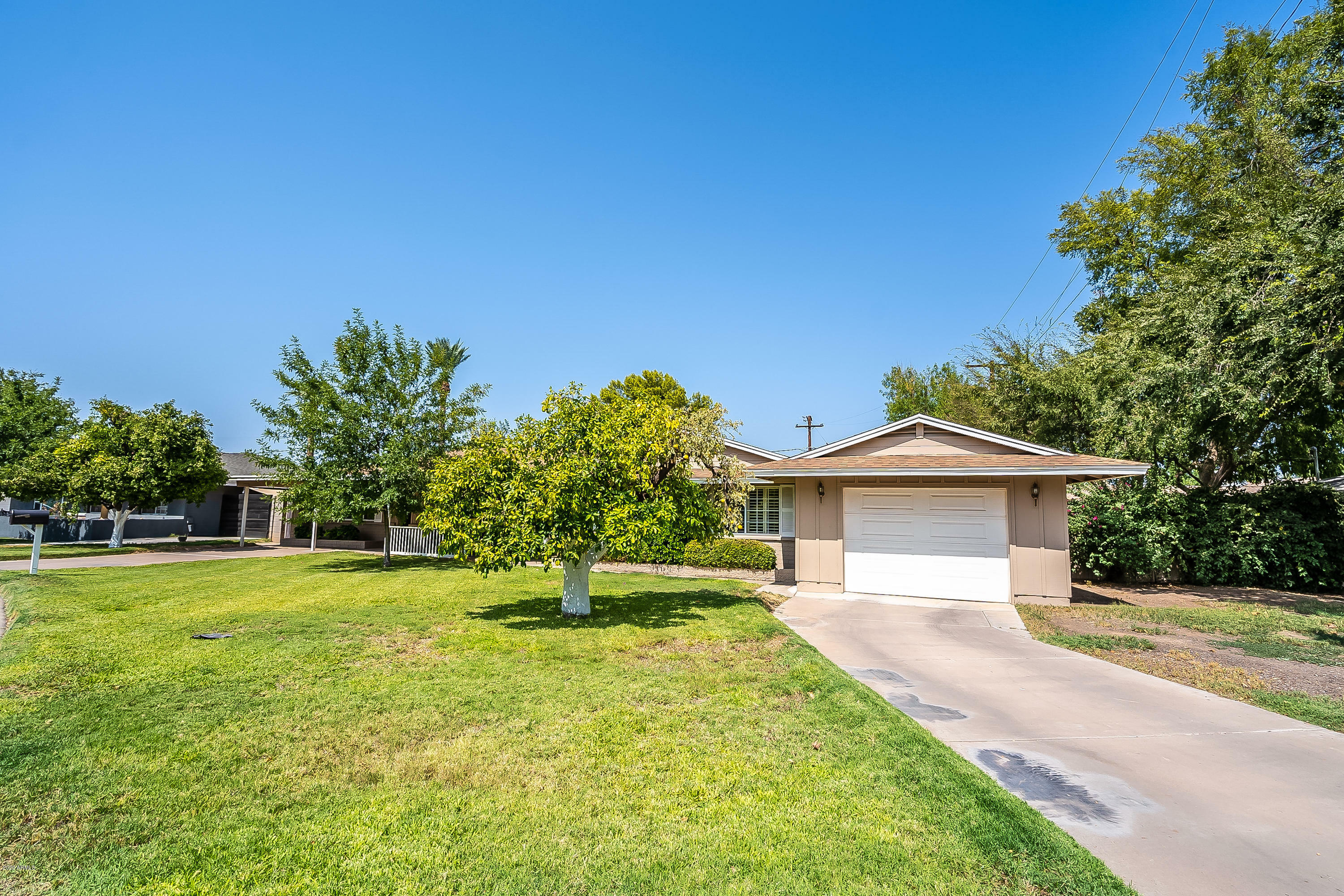 Property Photo:  410 E Royal Palm Road  AZ 85020 