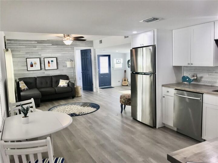 Property Photo:  658 N Green Circle  FL 34285 