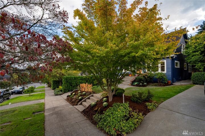 Property Photo: 4833 NE 41st St WA 98105