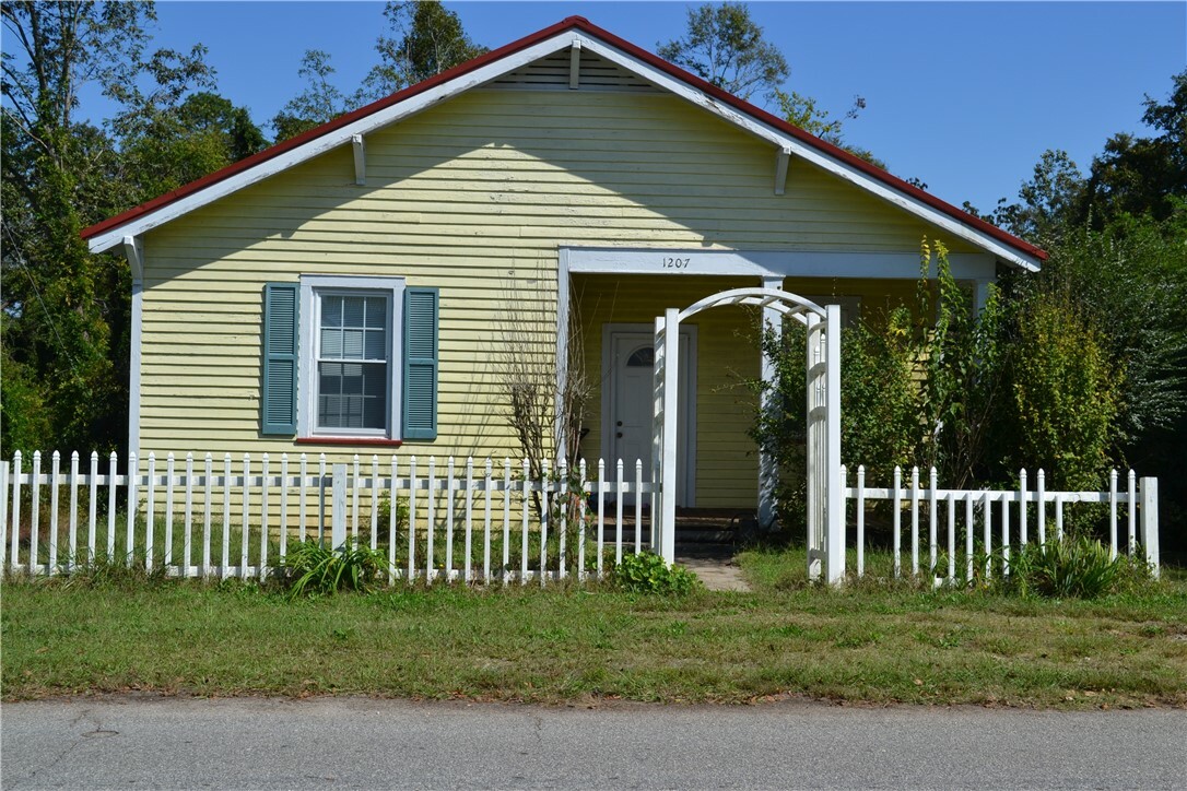 Property Photo: 1207 Goddard Avenue SC 29678