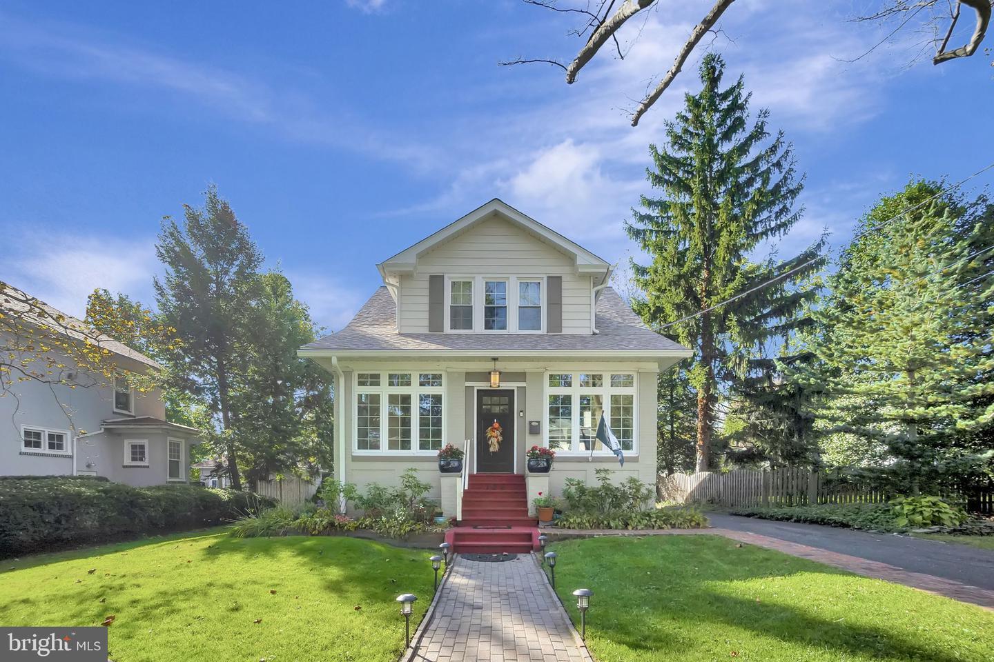 Property Photo:  126 Saint James Avenue  NJ 08109 