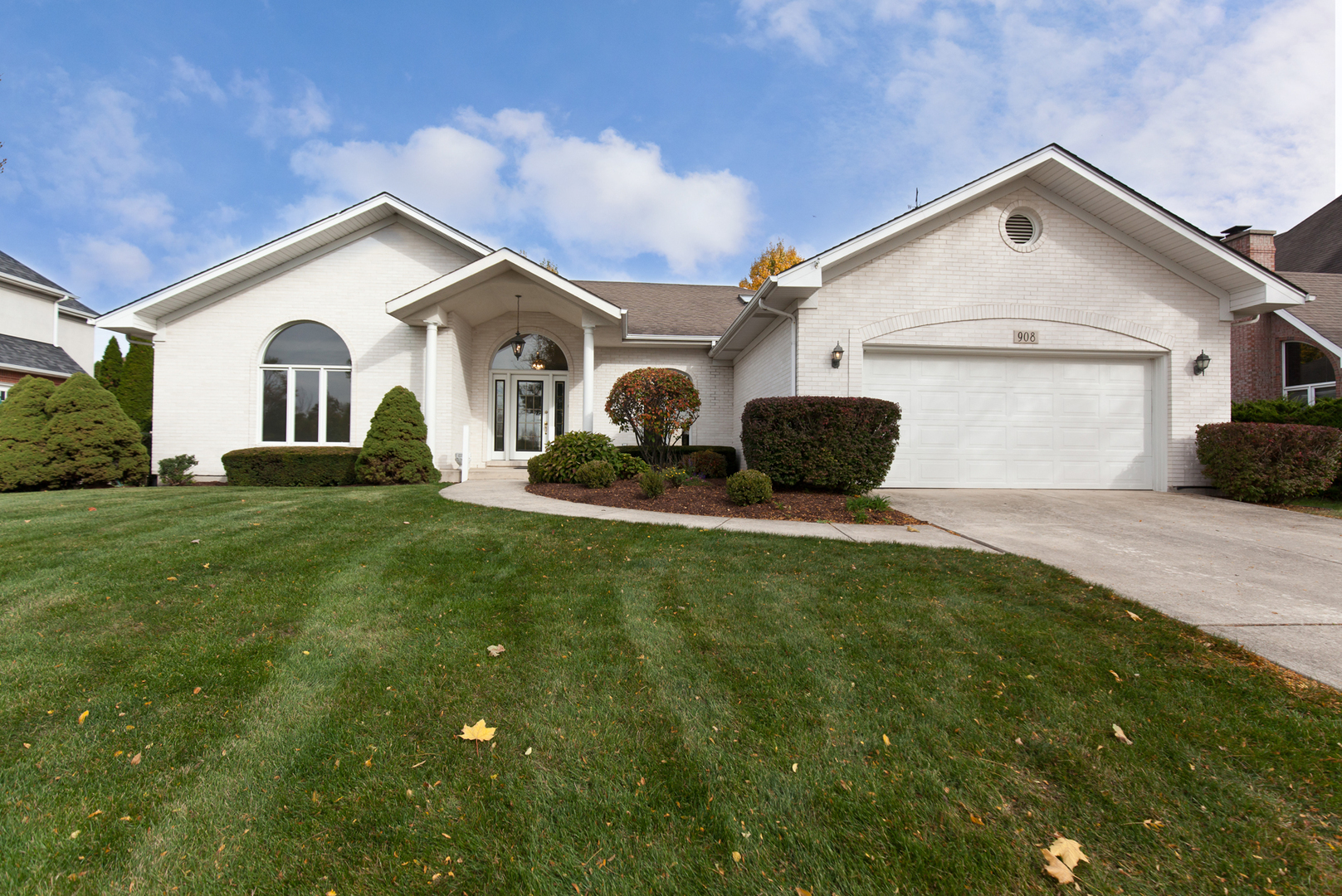 Property Photo: 908 Naples Lane IL 60517