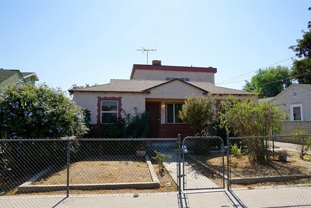 Property Photo:  124 E Raymond Street  CA 90220 