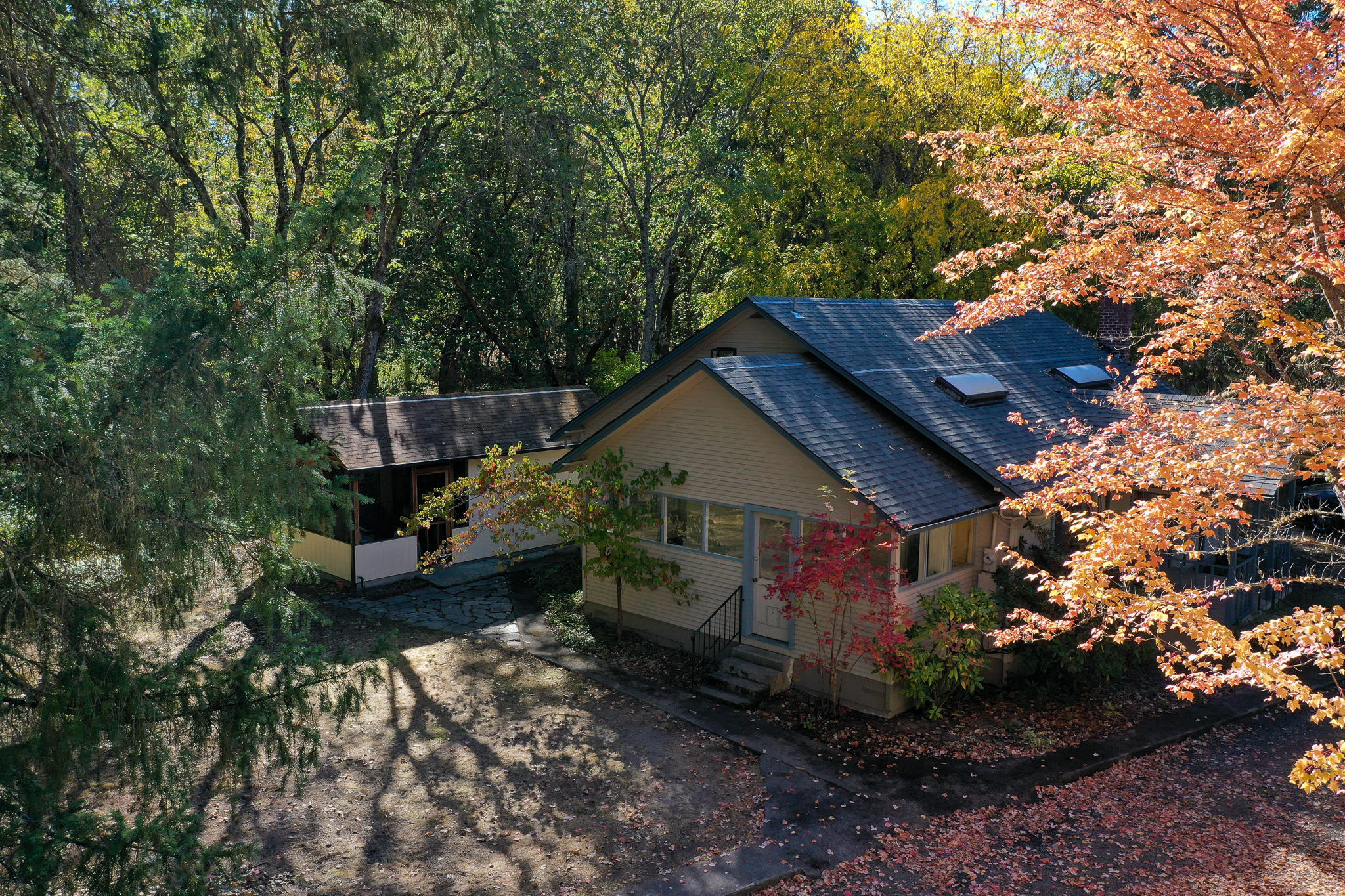 Property Photo: 3755 New Hope Road OR 97527