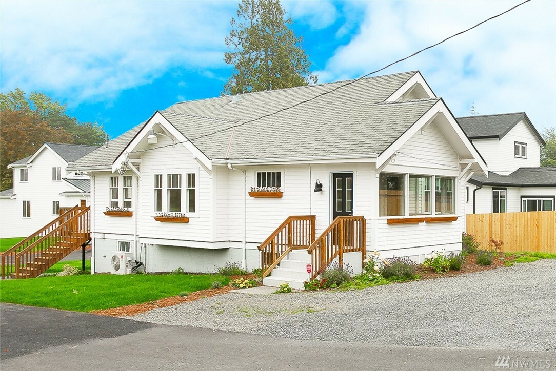 Property Photo: 2428 Thornton St WA 98248