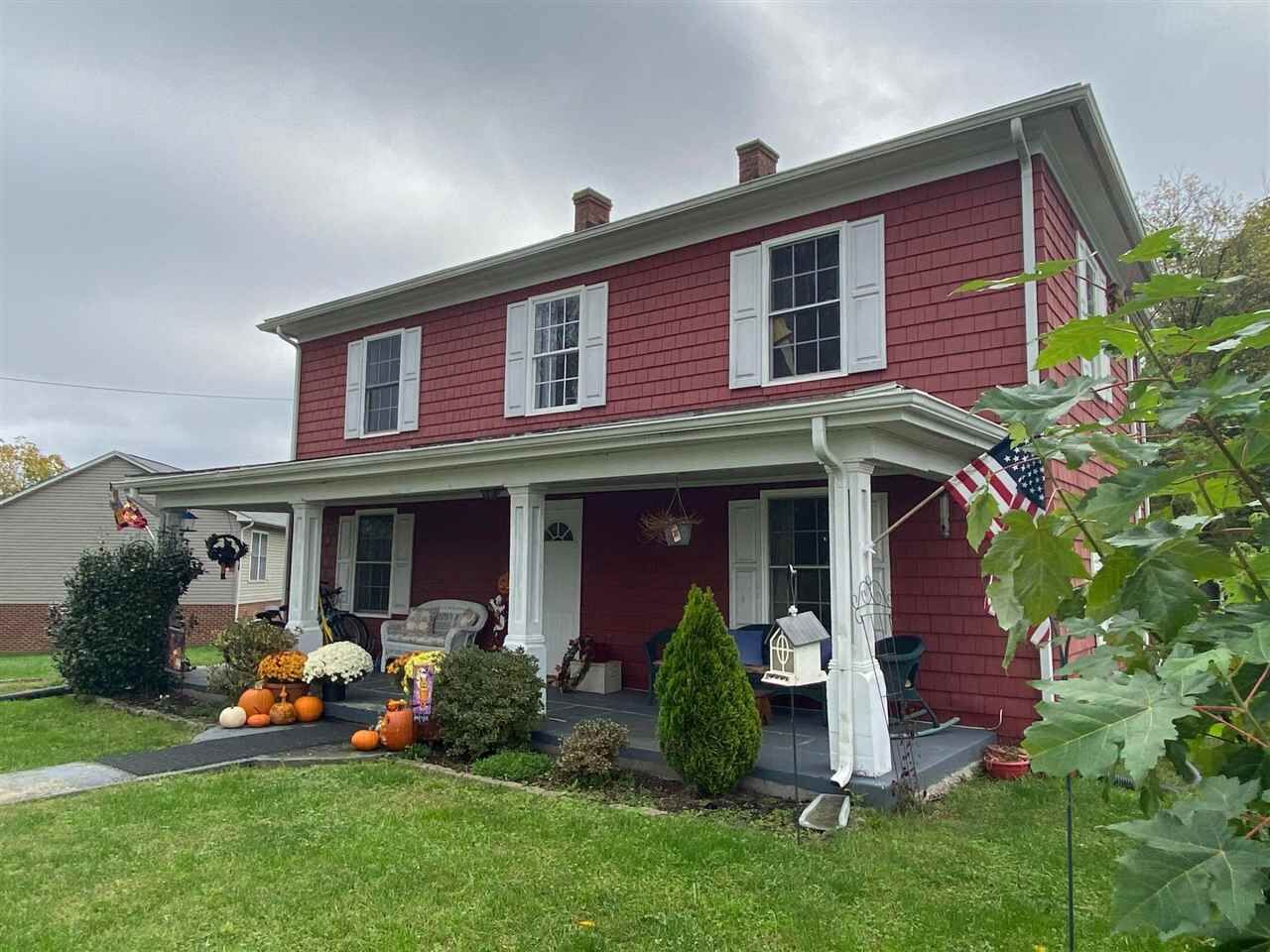 Property Photo: 405 E King St VA 22942