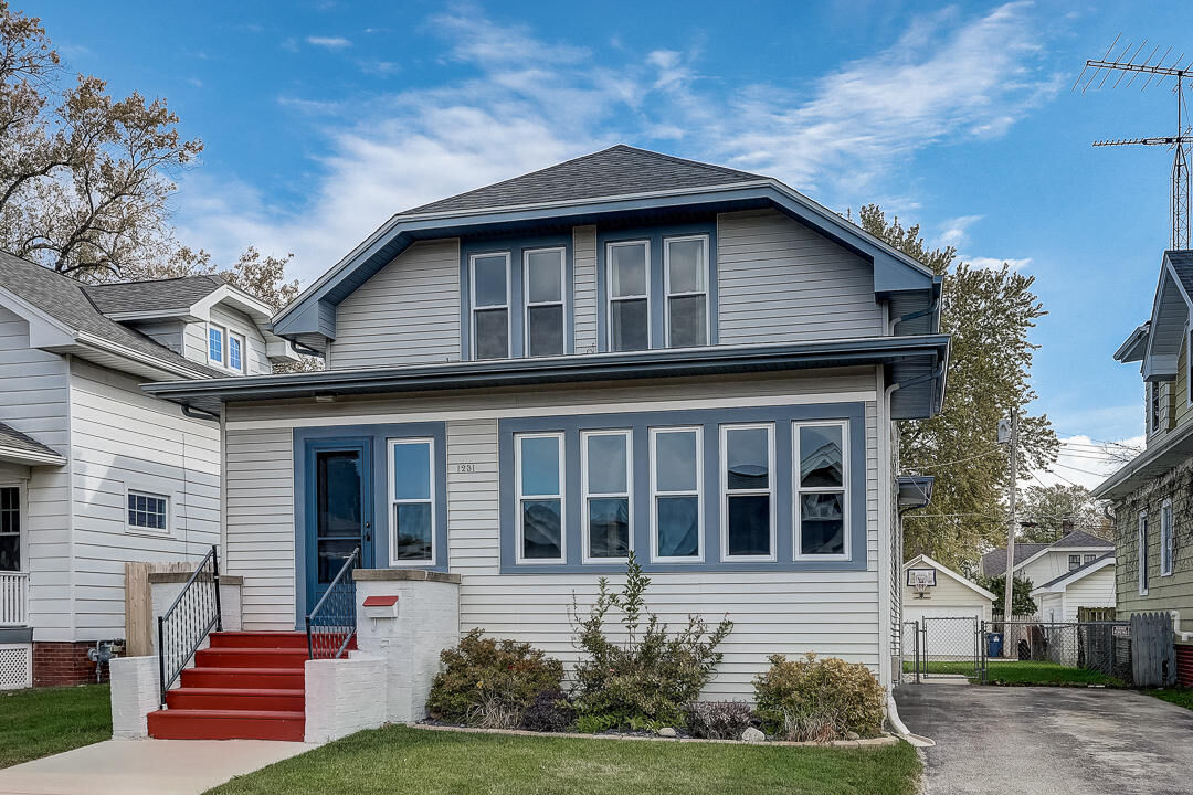 Property Photo: 1231 West Lawn Ave WI 53405