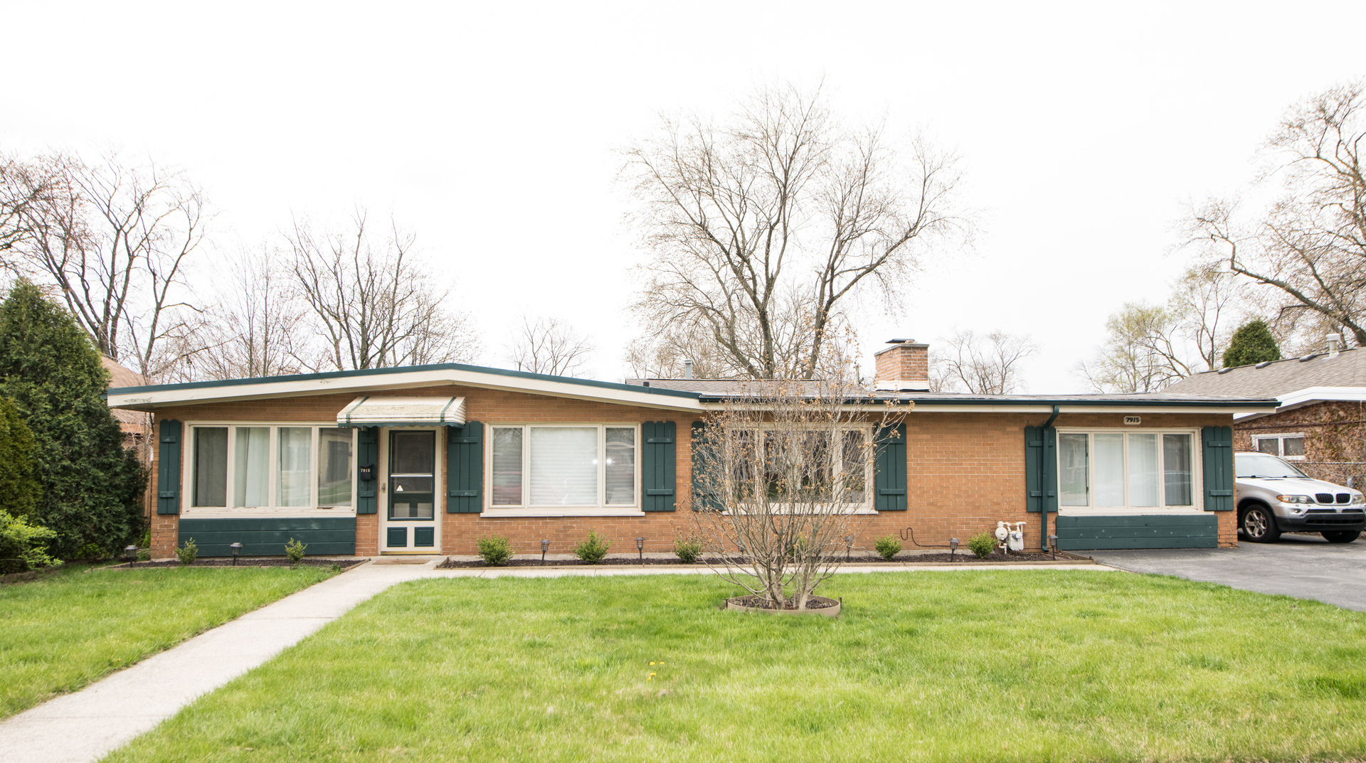 Property Photo: 7915 West 98th Street IL 60457
