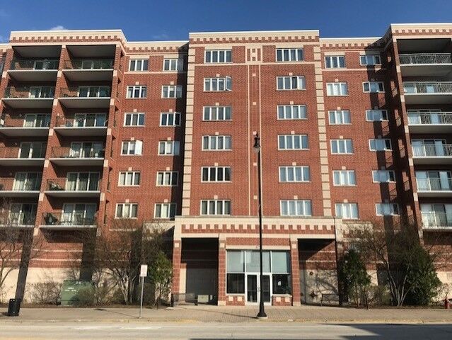 Property Photo: 675 Pearson Street 1-807 IL 60016