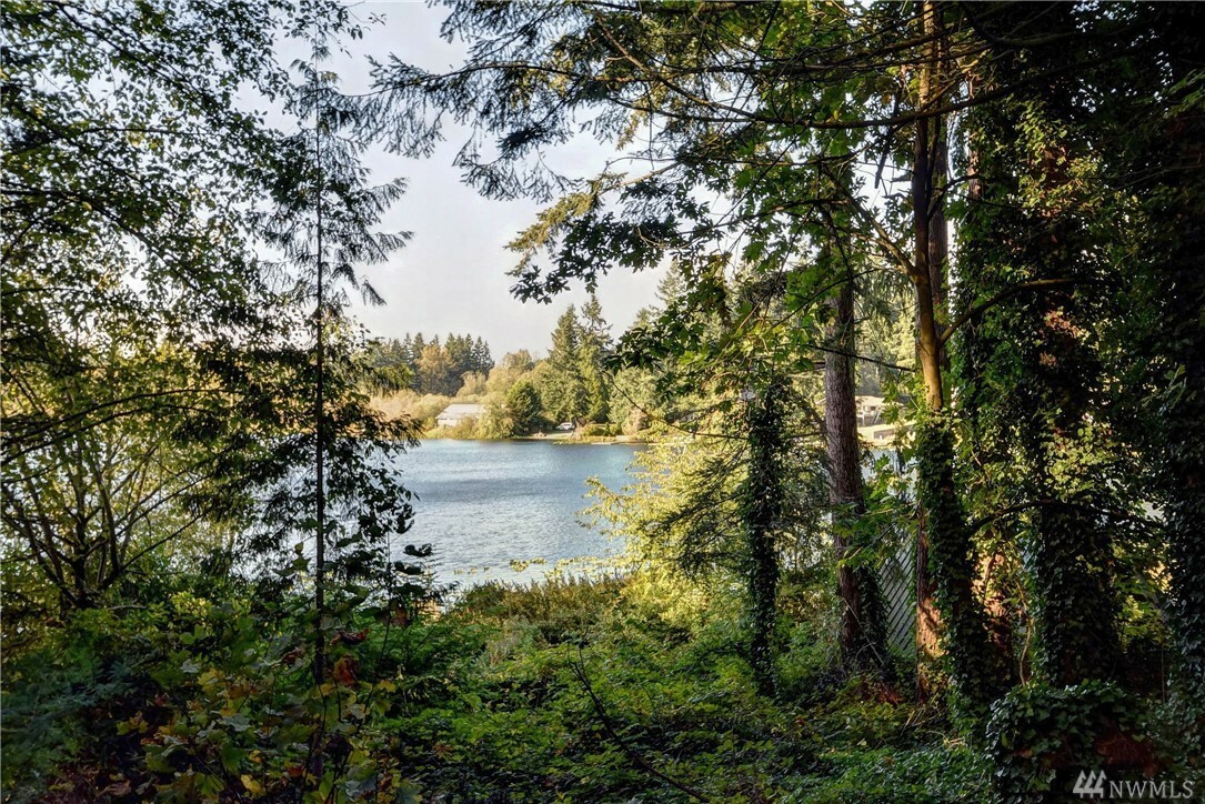 Property Photo:  1417 S Lake Stickney Dr  WA 98087 