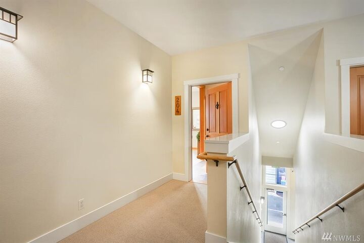 Property Photo:  115 Hall Brothers Lp NW 204  WA 98110 