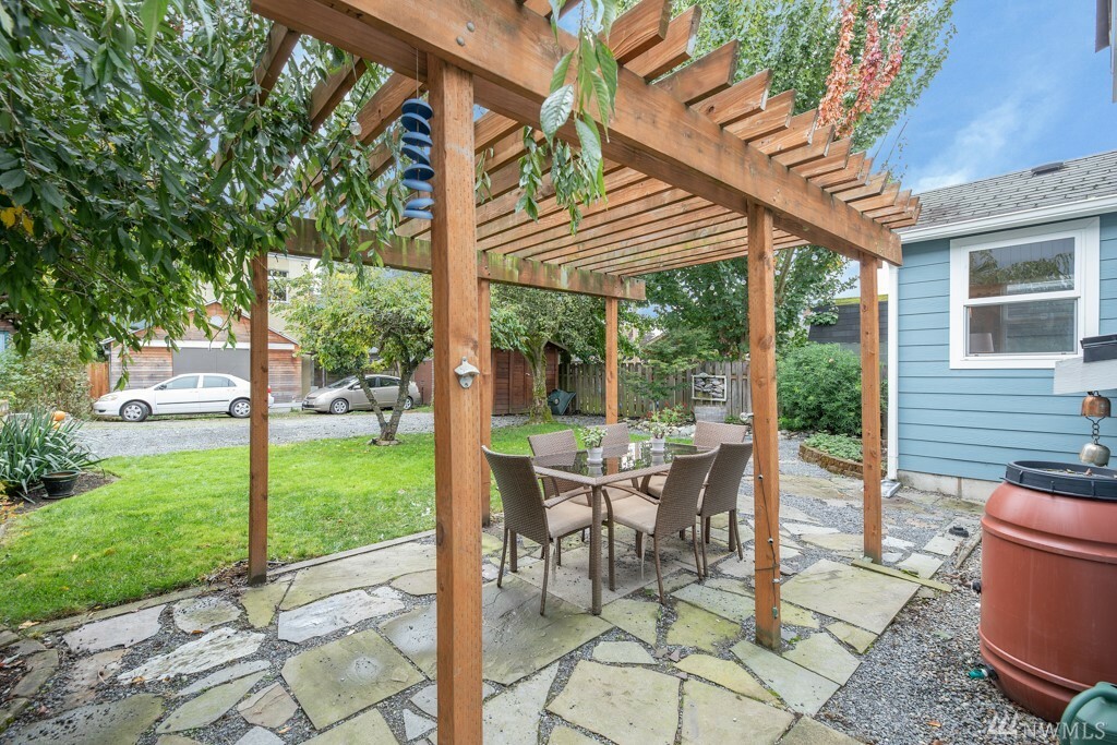 Property Photo:  361 NW 46th St  WA 98107 