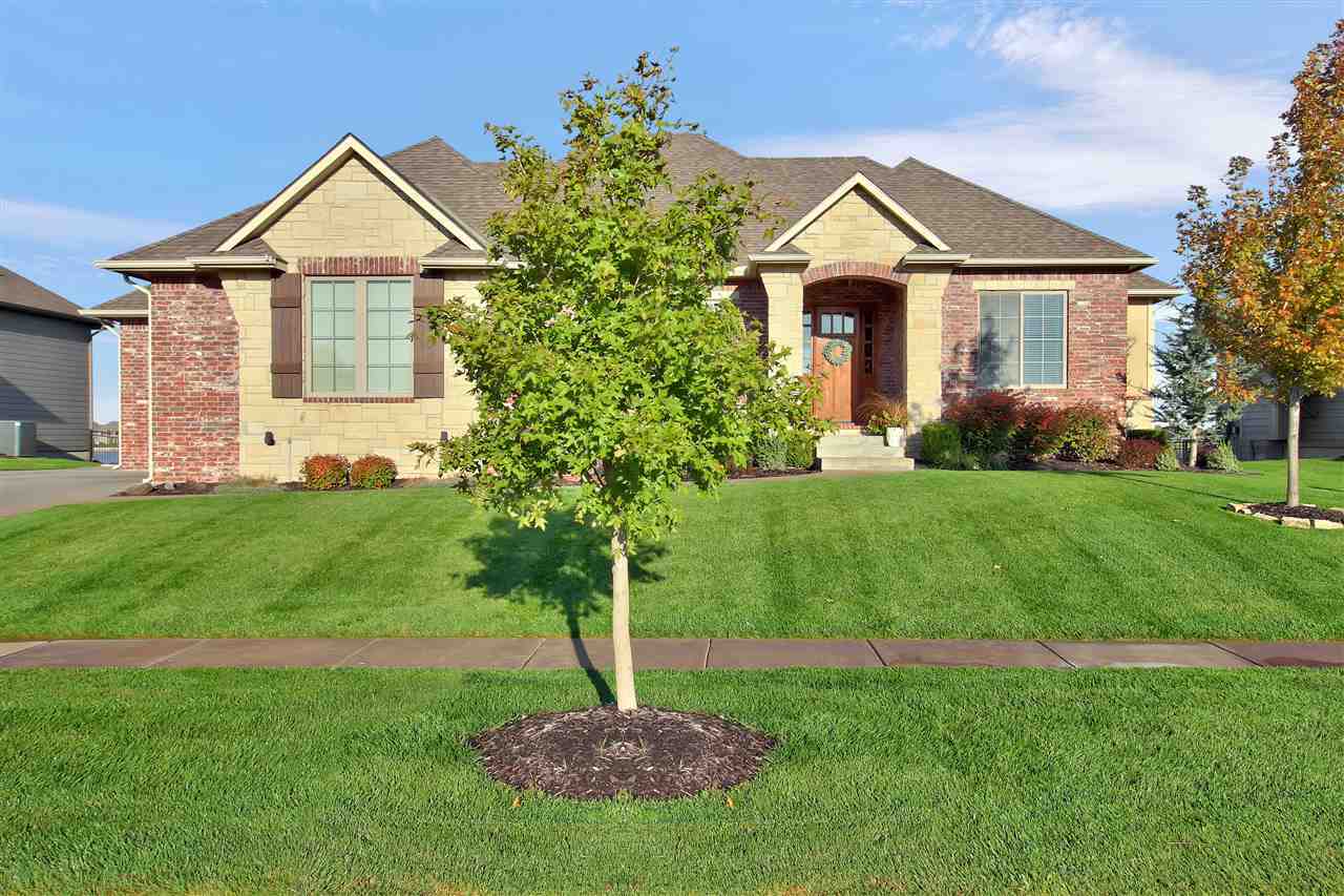 Property Photo: 2411 N Bayside St KS 67205