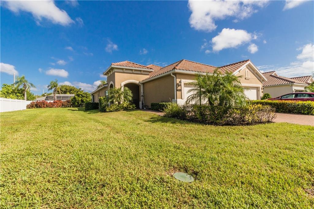 Property Photo: 7016 Playa Bella Drive FL 34209