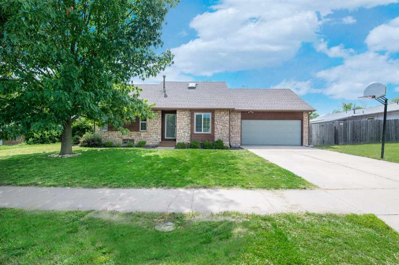 Property Photo: 4139 Farmstead St KS 67220